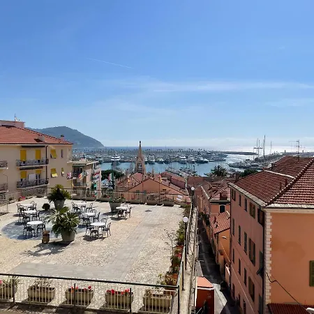 Robinia Hotell 3*