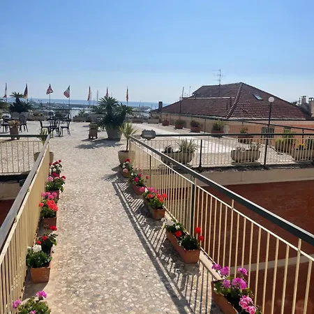 Robinia Hotell