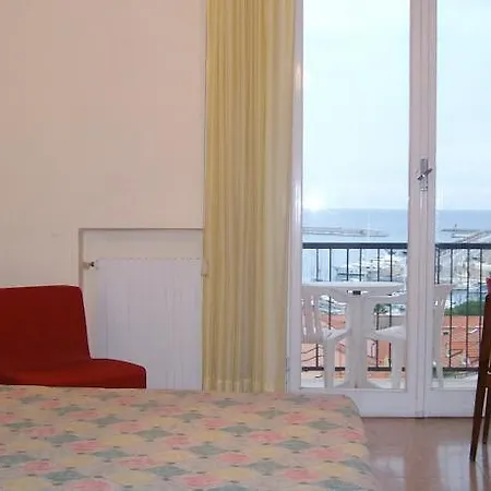 Robinia インペリア