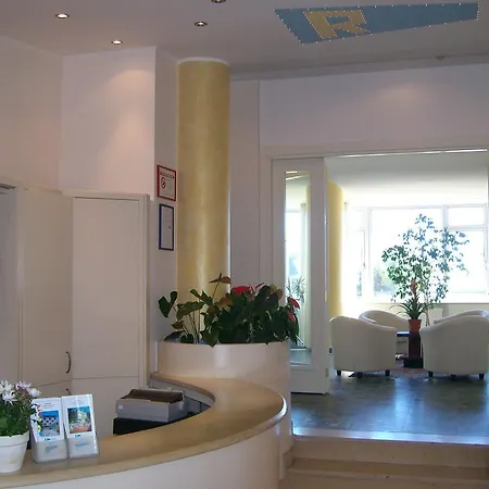 Robinia Hotell 3*