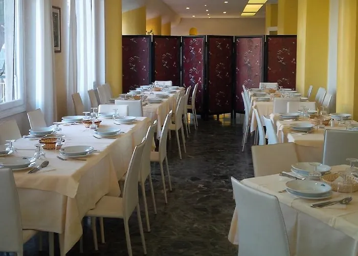 Otel Robinia Imperia